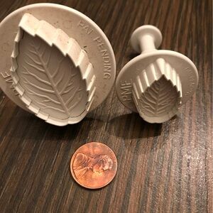 ME Makeover Essentials Leaf Plunger Cutter Set - White